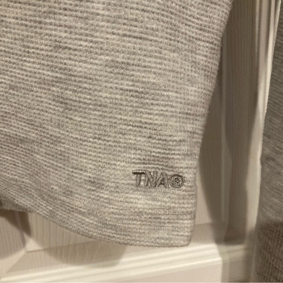 Aritzia Waffle knit cropped long sleeve gray size small - Picture 3 of 7